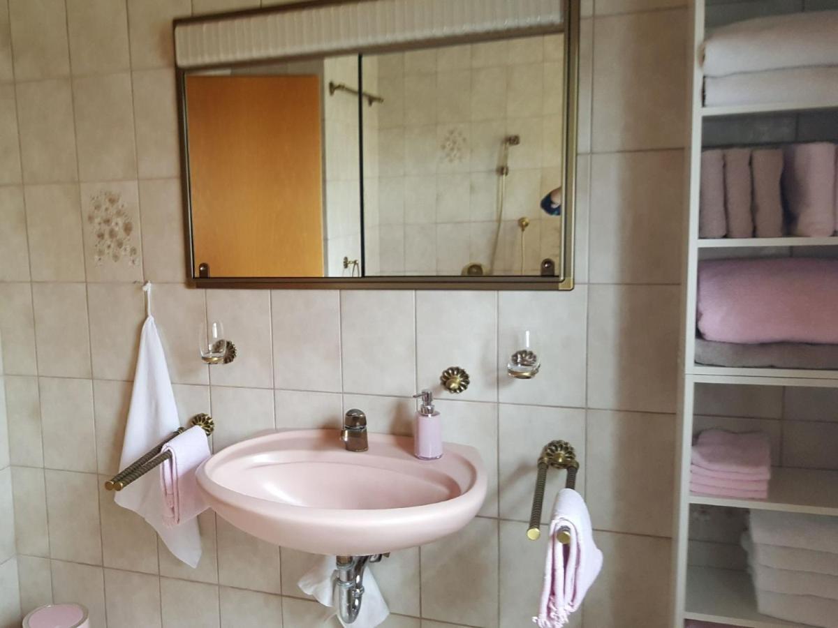 Ferienwohnungen Am Finkenweg 베슈트비크 외부 사진